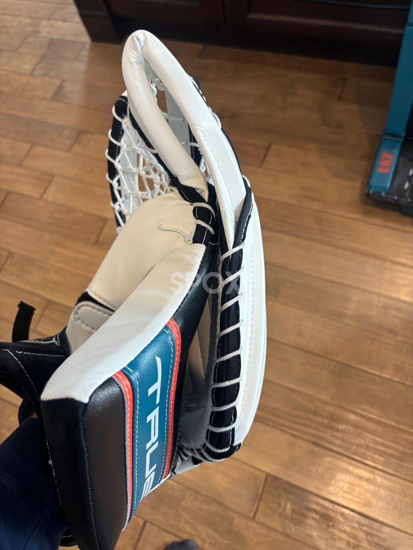 Brand New 33+1.5 True Catalyst PX5 L87 Pro Goalie Pads & Gloves Full Set β 2025 Release!