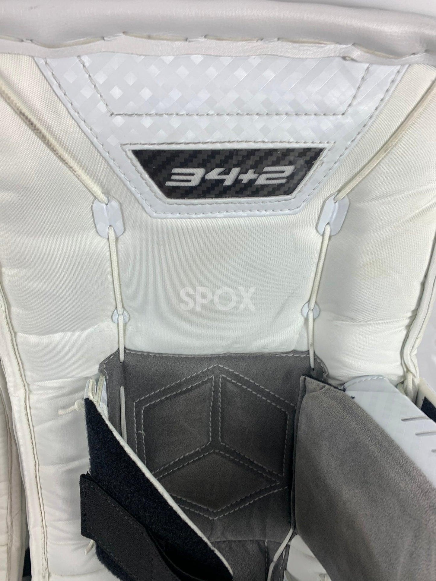 Vaughn Velocity V9 Pro Carbon Goalie Leg Pads β 34" Senior +2 | Game-Ready White