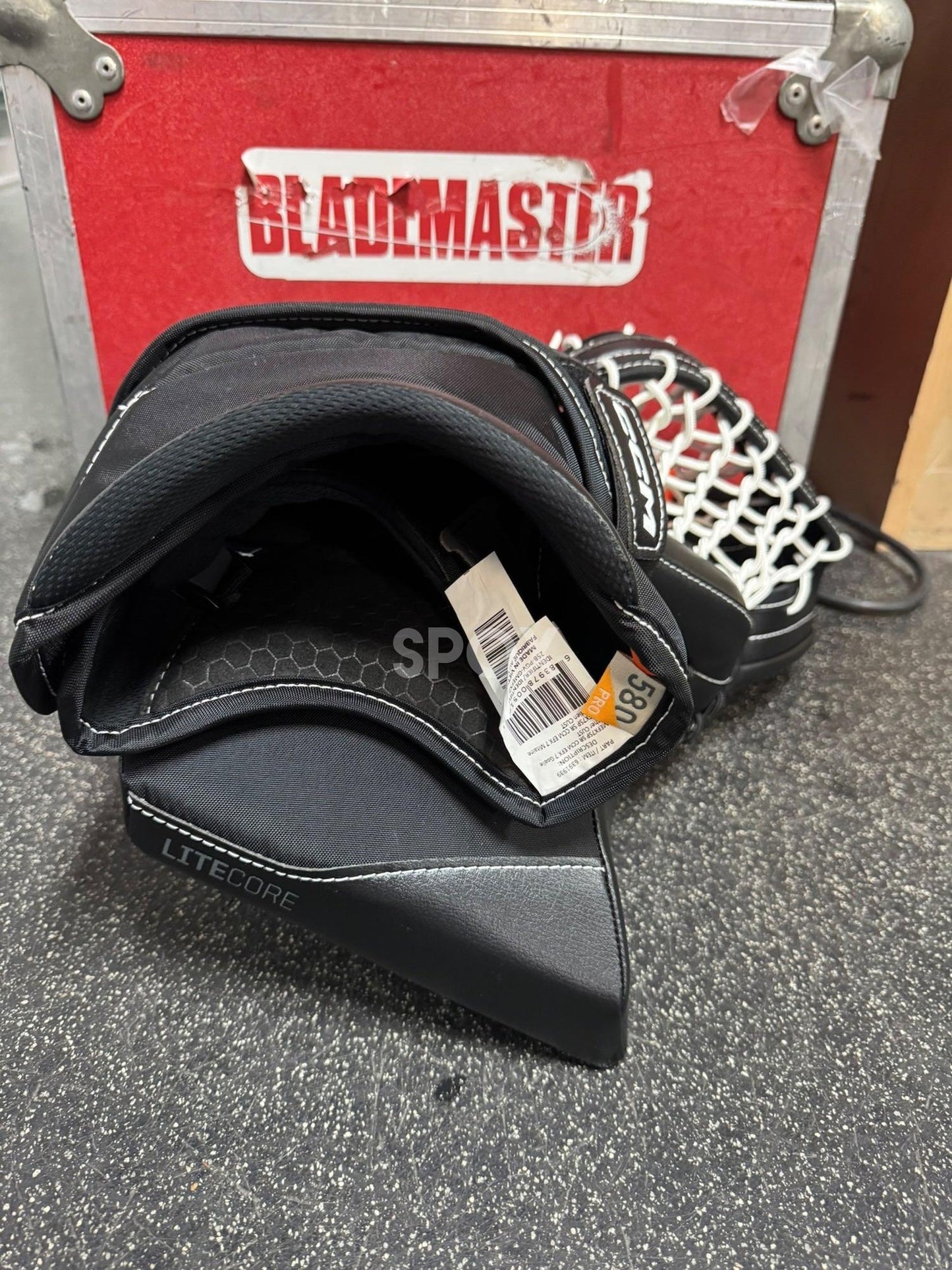 34+1 CCM Eflex 7 Regular Goalie Pads & Glove (New)