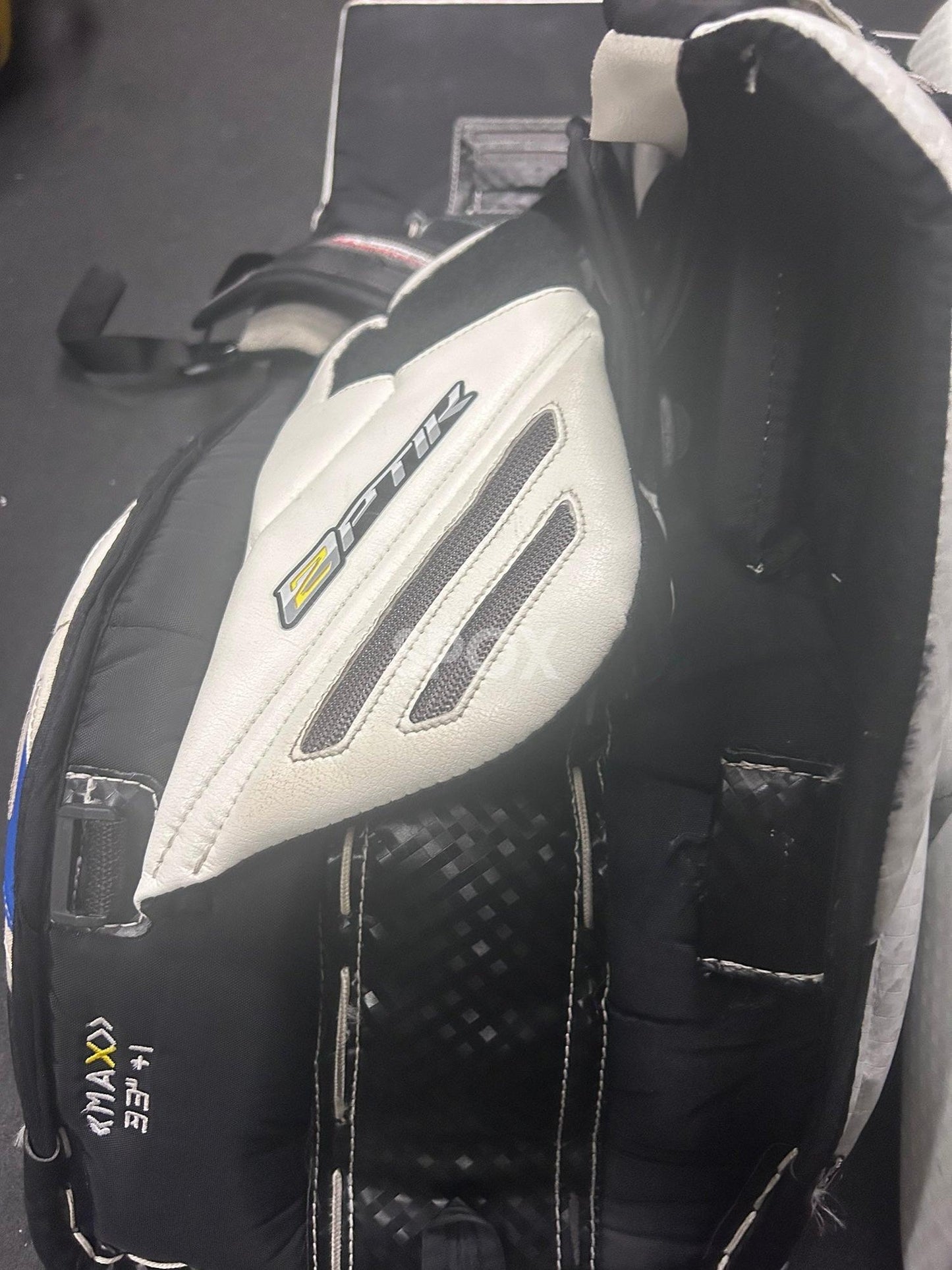 Used 33+1 Brian’s Optik 3 Goalie Set – Senior | Blue