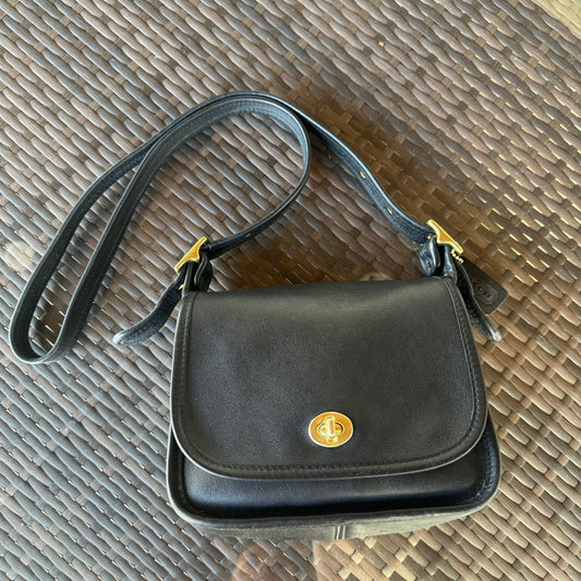 Vintage Coach Black 9965 Legacy Small Flap🩶🏙️