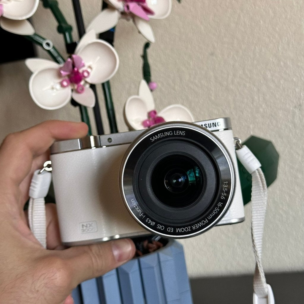 Used π βΛπ Samsung NX3000 Mirrorless Digital Camera (White) with 16-50mm Lens