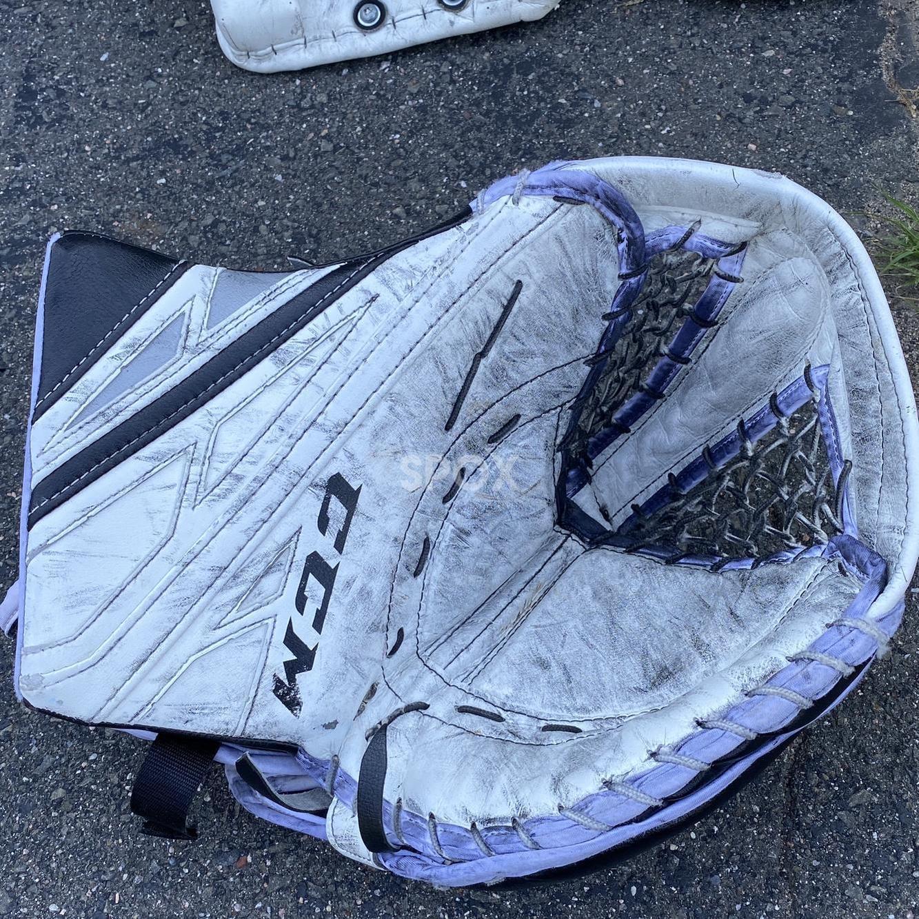 CCM Extreme Flex 4 Pro Stock Goalie Full Set – 33+2” | Canadian-Made | Senior | Regular Hand | White