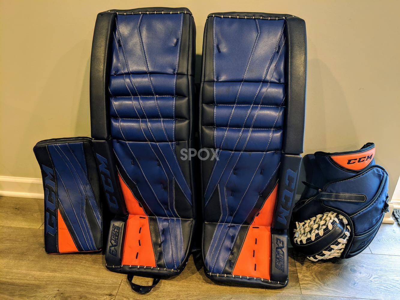 CCM Extreme Flex III Goalie Pads – Senior 32" | Regular Hand | Blue