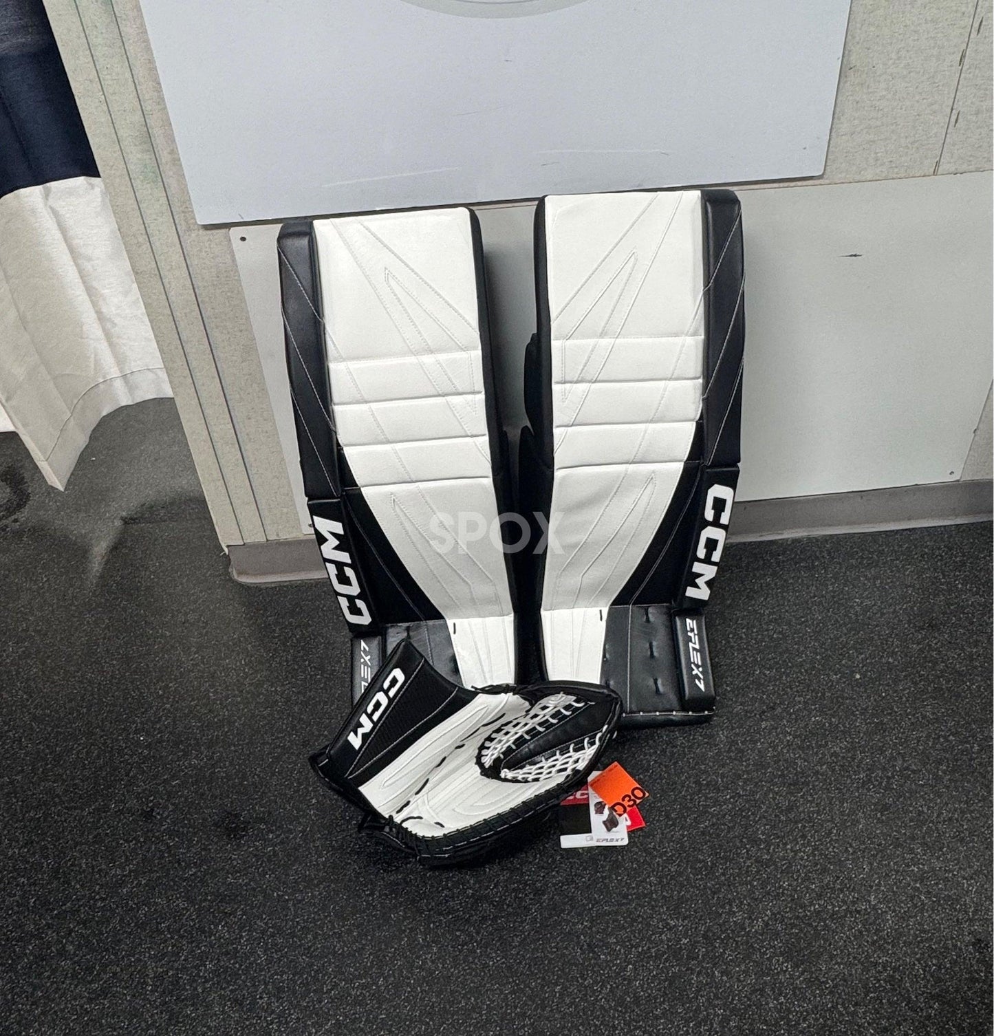 34+1 CCM Eflex 7 Regular Goalie Pads & Glove (New)