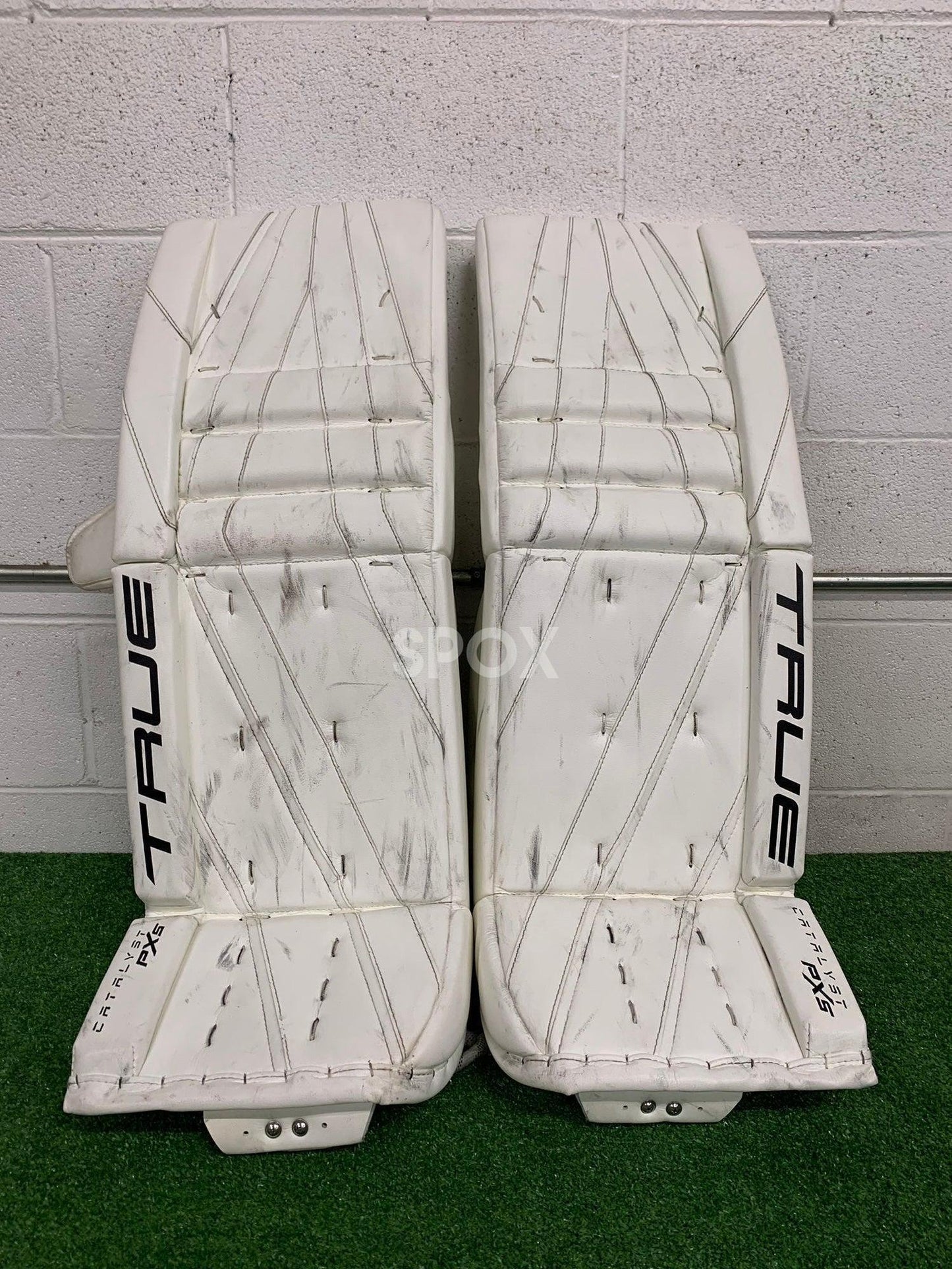 White 33" Senior True Catalyst PX5 Goalie Leg Pads – Pro Stock (Used)