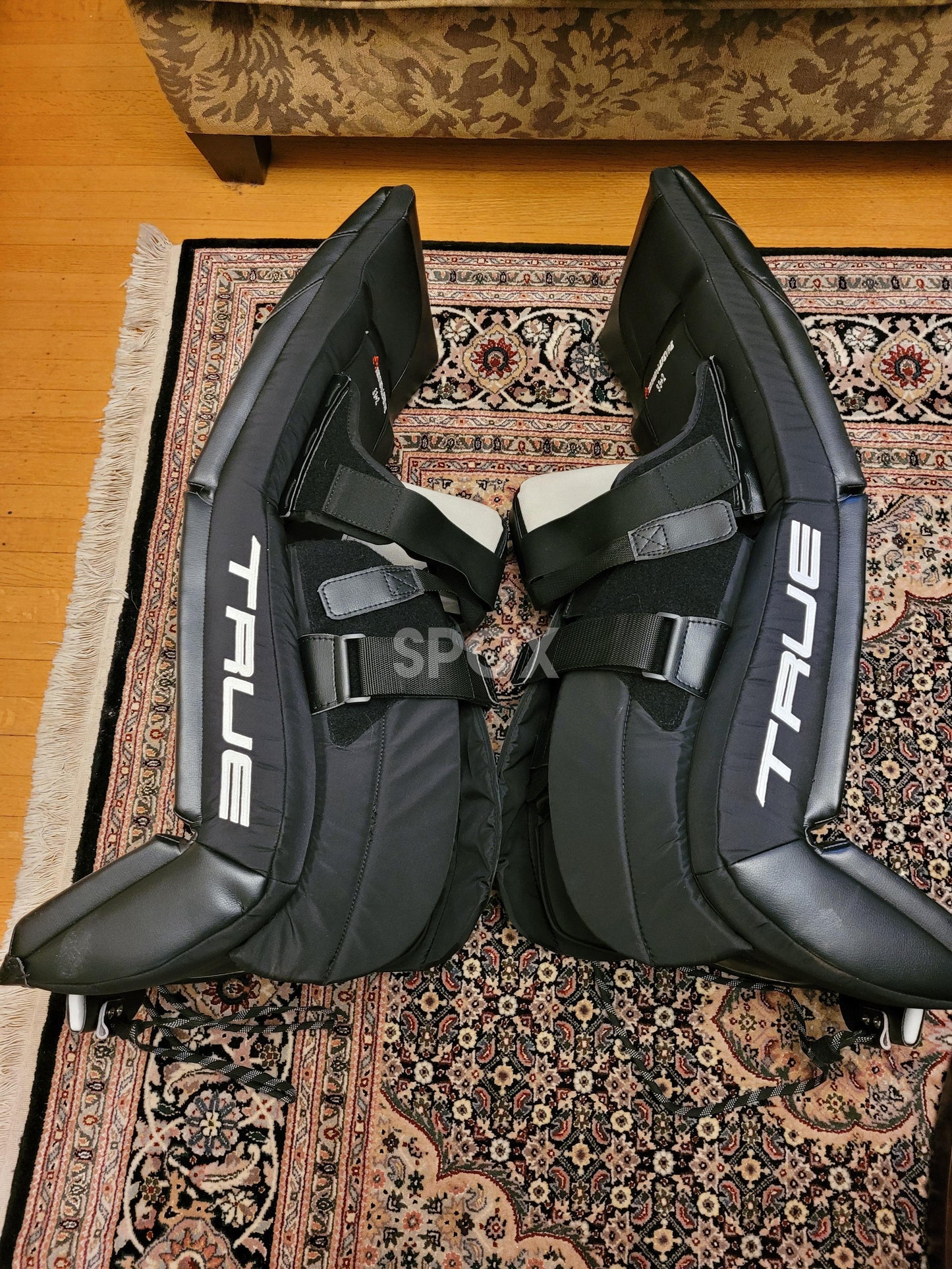 Used 33" True Catalyst 9X3 &amp; Bauer Hyperlite2 Goalie Full Set – Senior Regular Hand | Black