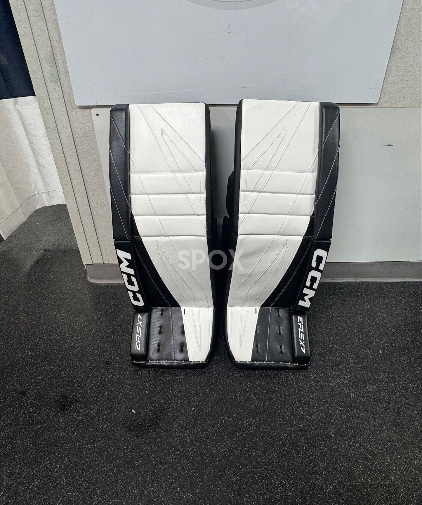 34+1 CCM Eflex 7 Regular Goalie Pads & Glove (New)