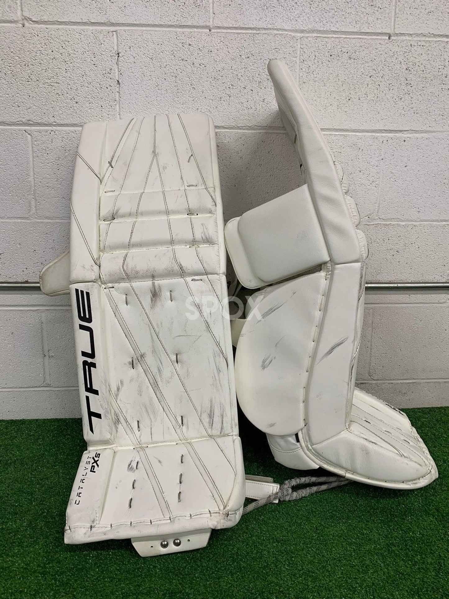 White 33" Senior True Catalyst PX5 Goalie Leg Pads – Pro Stock (Used)