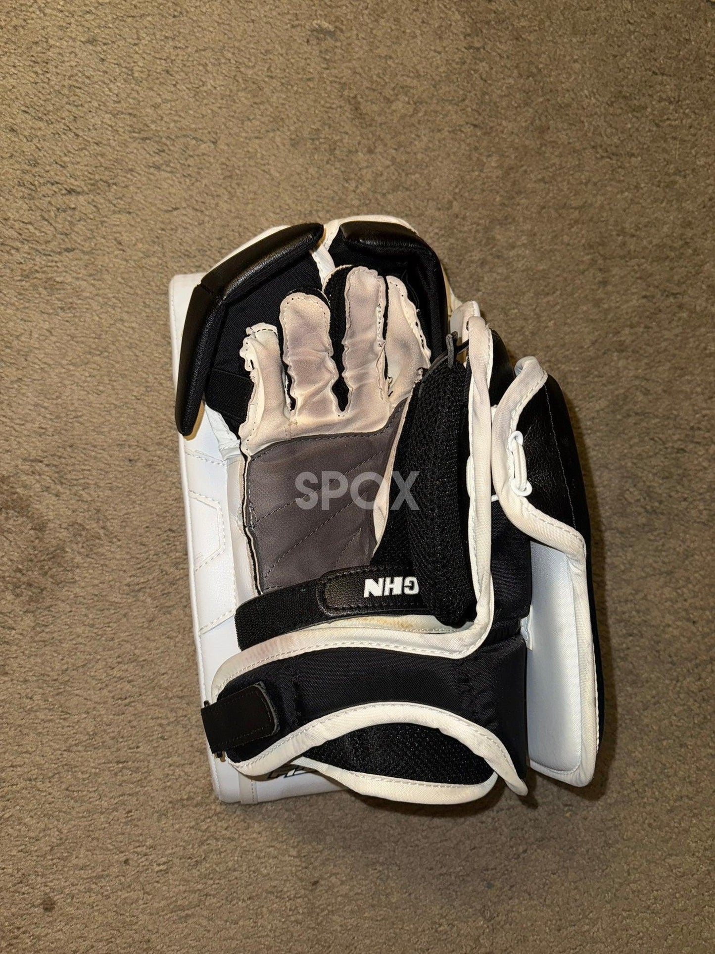 Vaughn V9 Pro Carbon Goalie Full Set – 34+2 | Pro Stock | Game-Ready