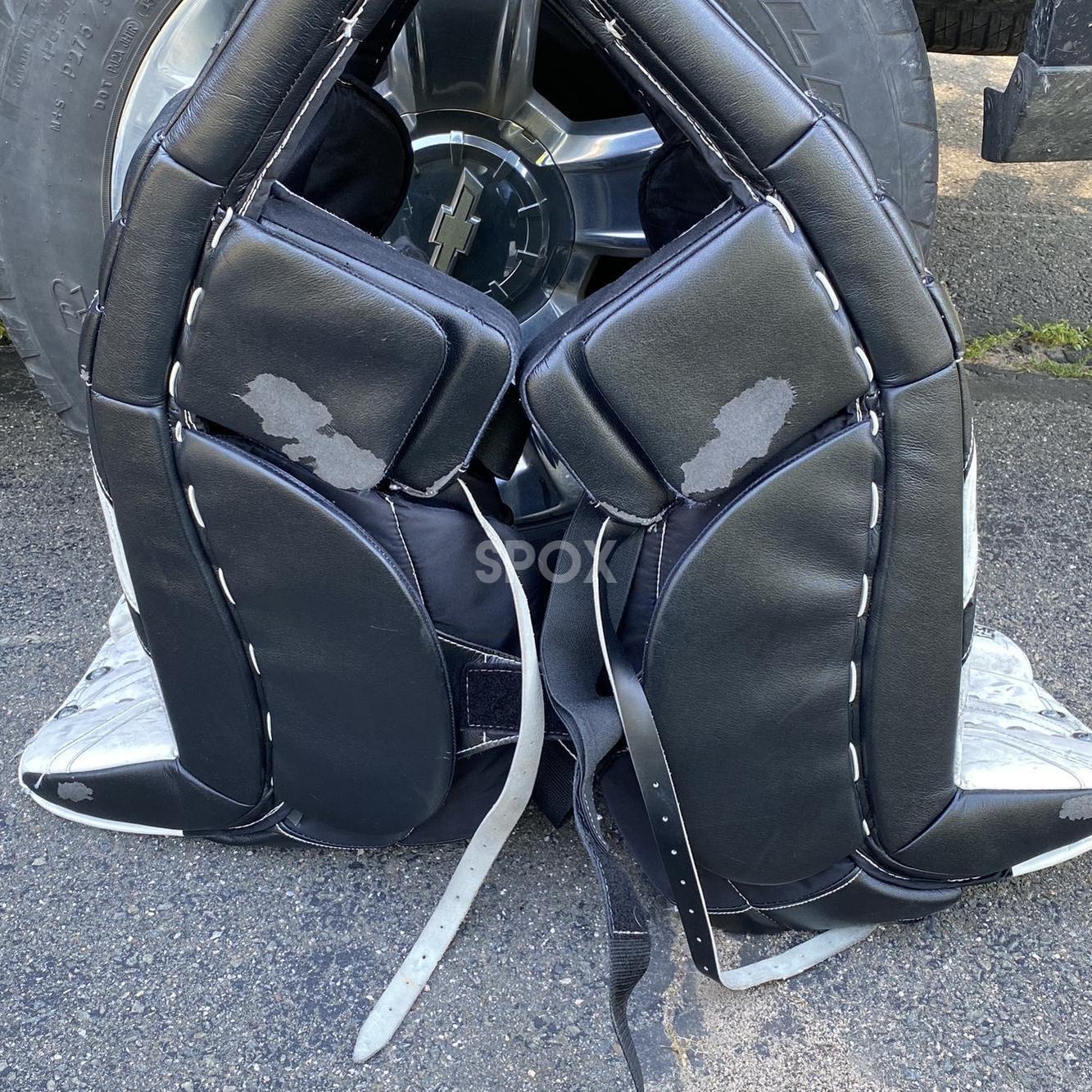 CCM Extreme Flex 4 Pro Stock Goalie Full Set – 33+2” | Canadian-Made | Senior | Regular Hand | White