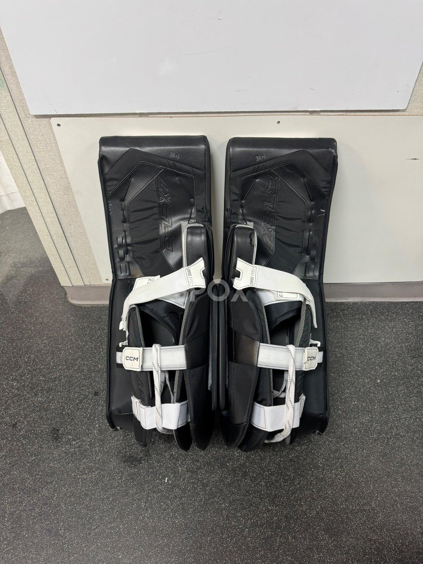 34+1 CCM Eflex 7 Regular Goalie Pads & Glove (New)
