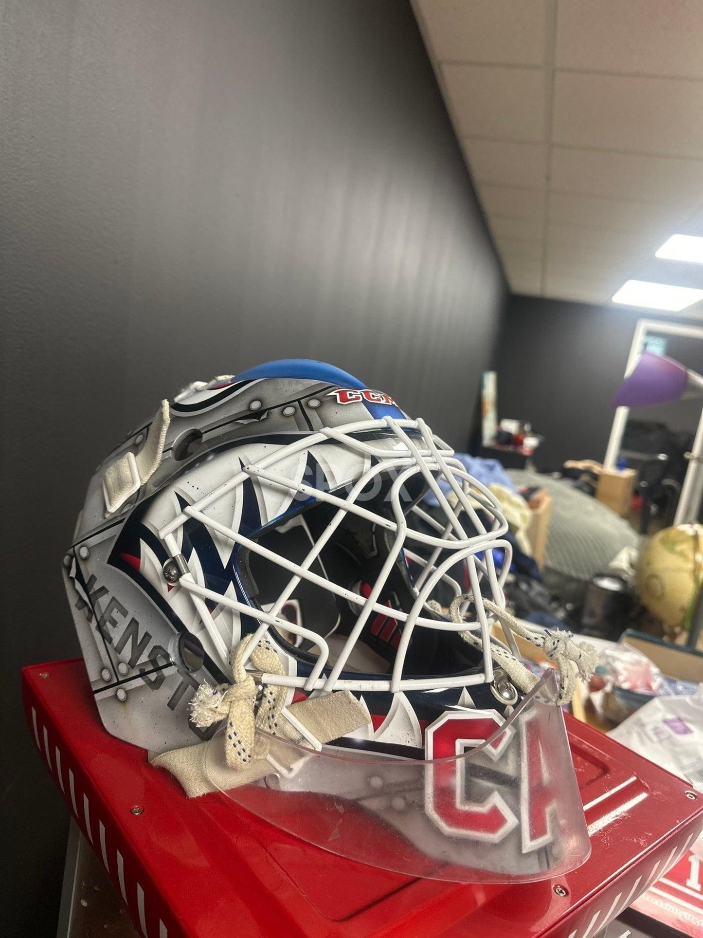 Senior CCM Pro Stock GFL 1.9 Goalie Mask – Game-Ready & Reliable!