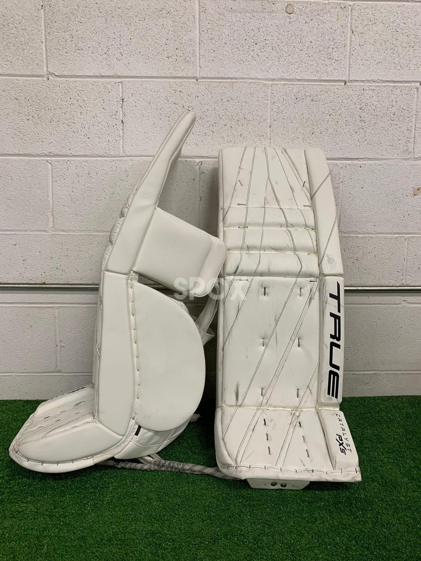White 33" Senior True Catalyst PX5 Goalie Leg Pads – Pro Stock (Used)