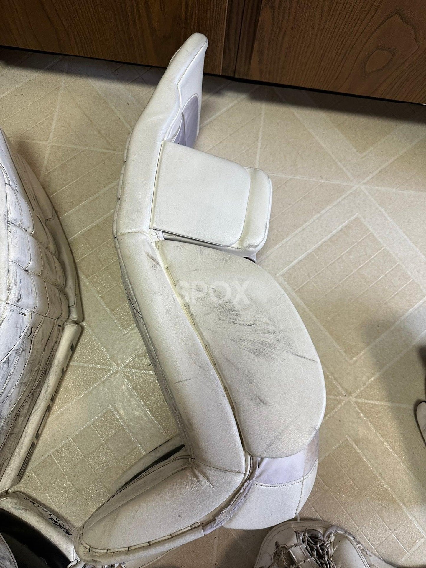 TRUE Pro Stock Catalyst PX3 Goalie Leg Pads (Used) – 34” +2 | Senior | White