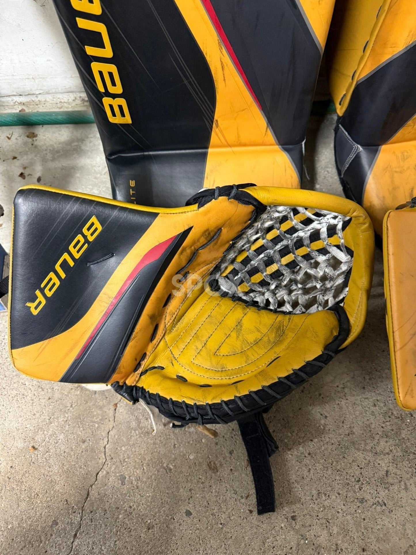 Bauer Hyperlite 2 Senior Goalie Full Set – 33" | Regular Hand | Yellow | Used