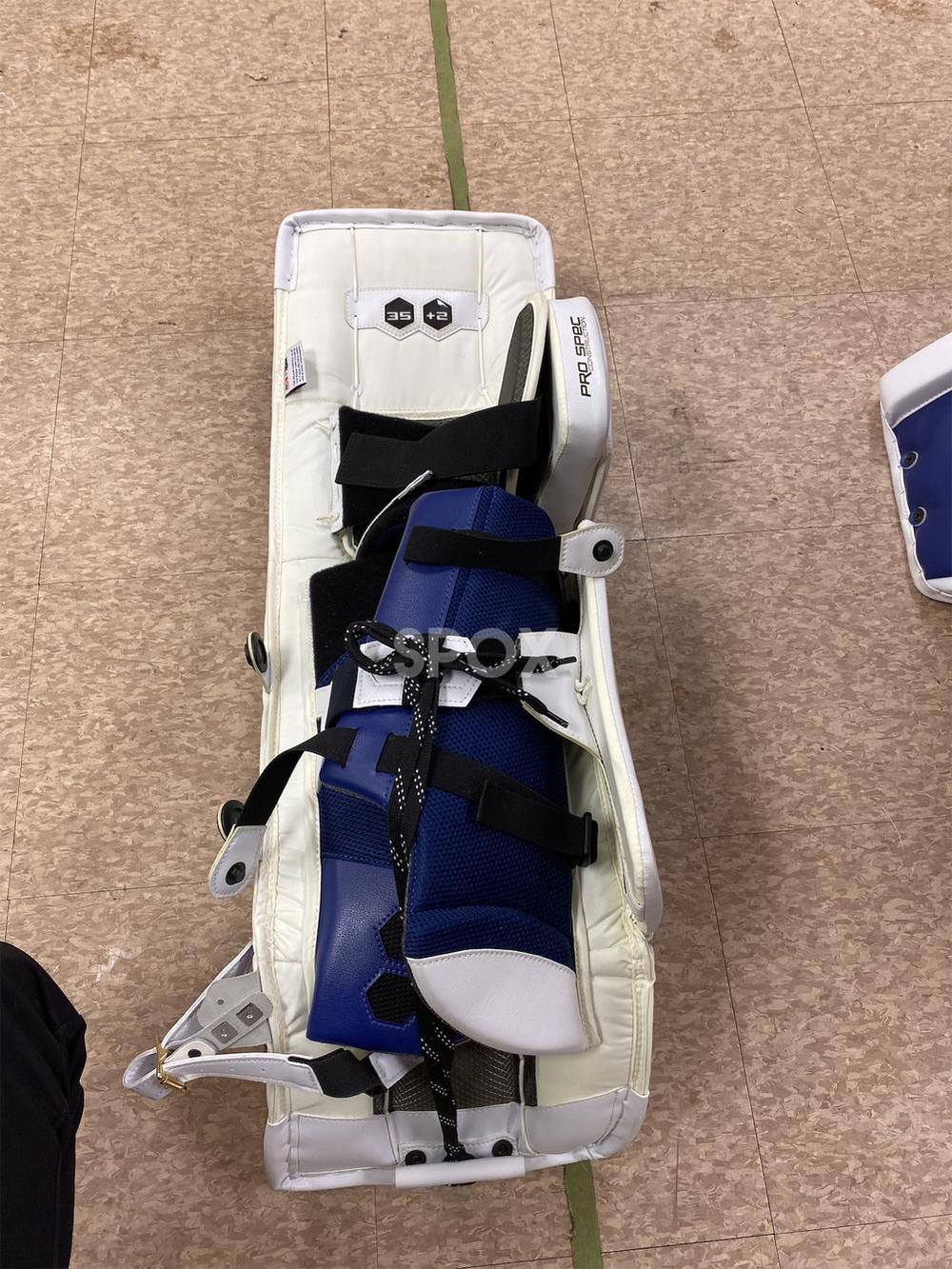 35+2" Vaughn Velocity VE8 Pro Carbon Goalie Leg Pads