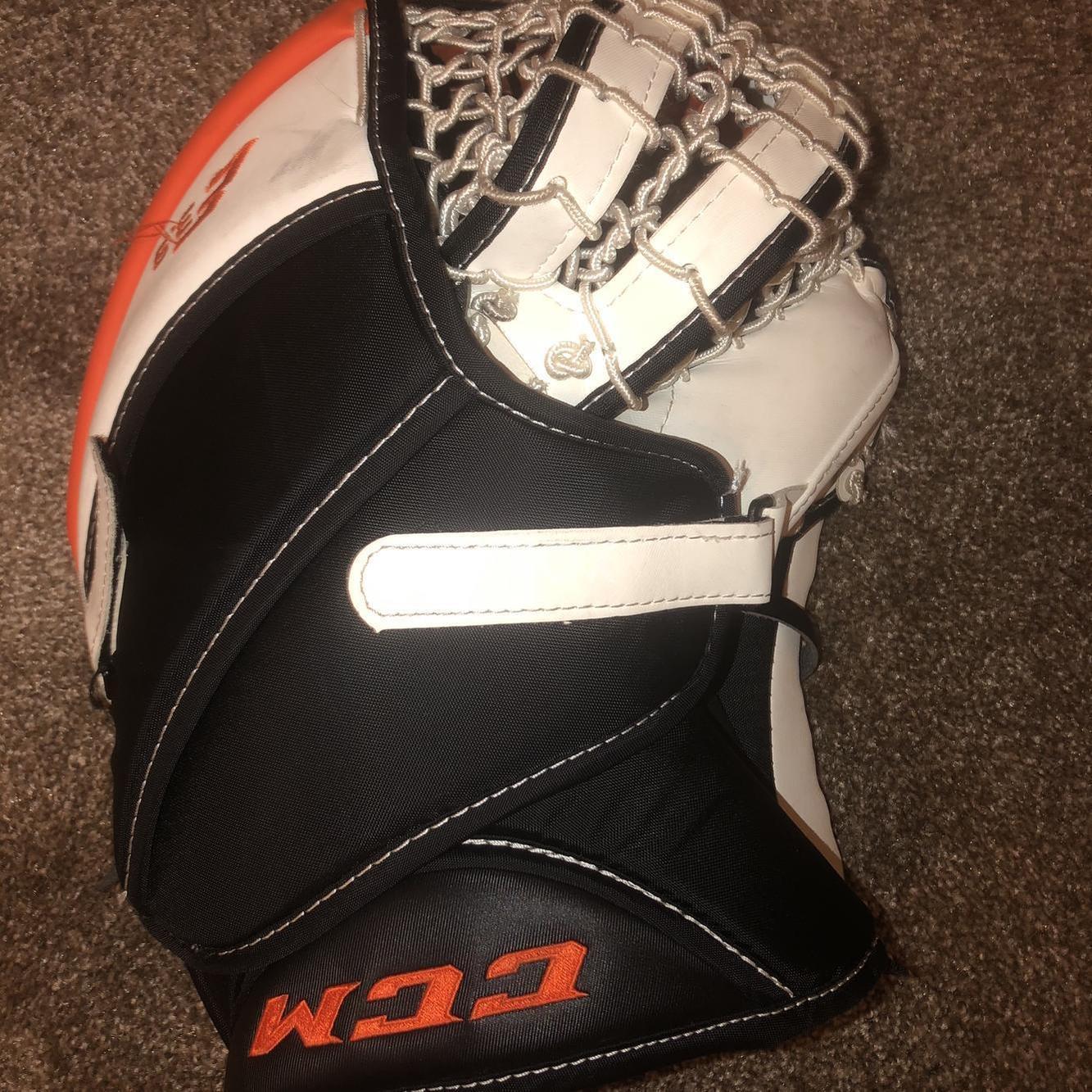 CCM Extreme Flex 3.9 Goalie Full Set – Senior 35" | Regular Hand | Orange | Excellent Performance Gear