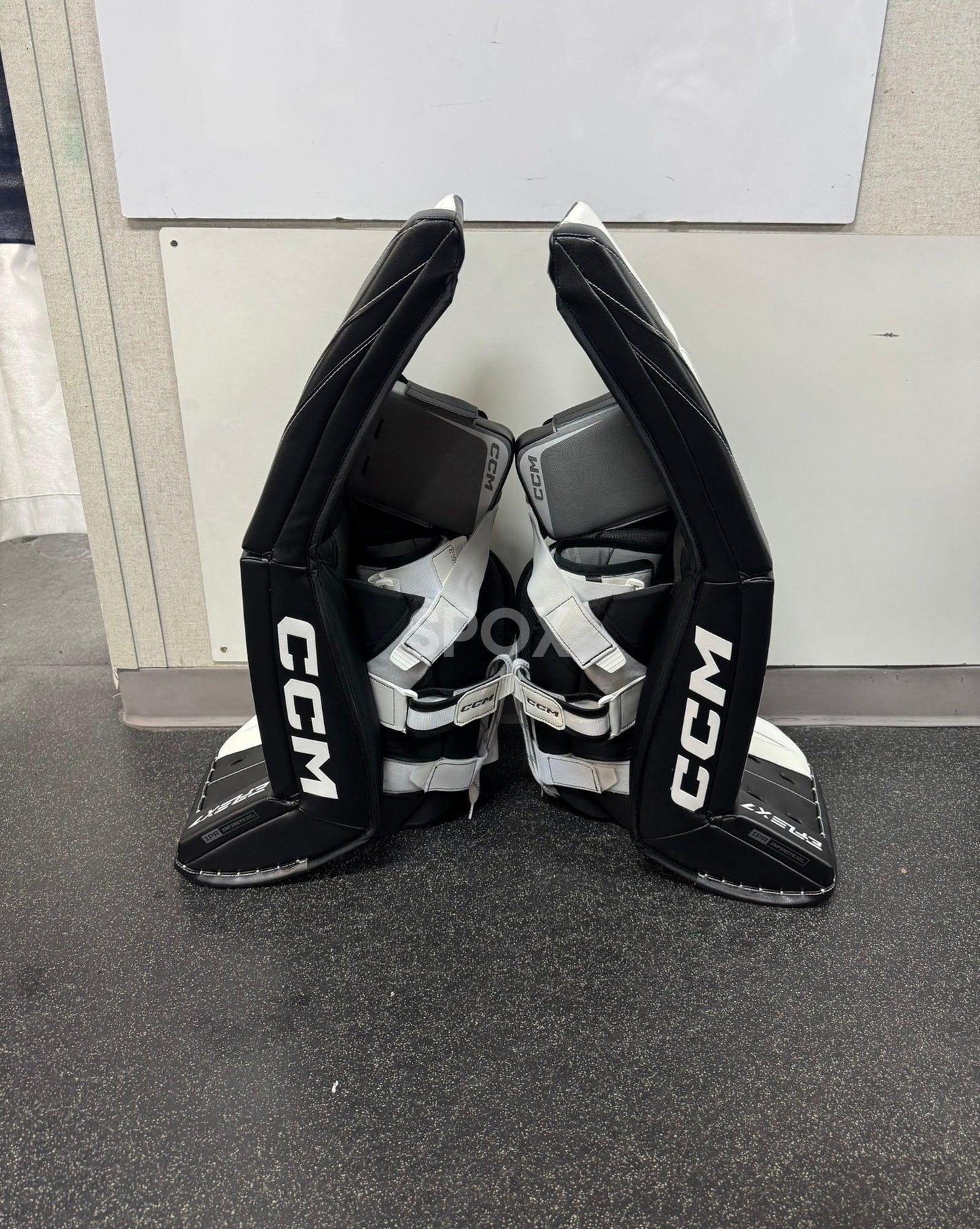34+1 CCM Eflex 7 Regular Goalie Pads & Glove (New)