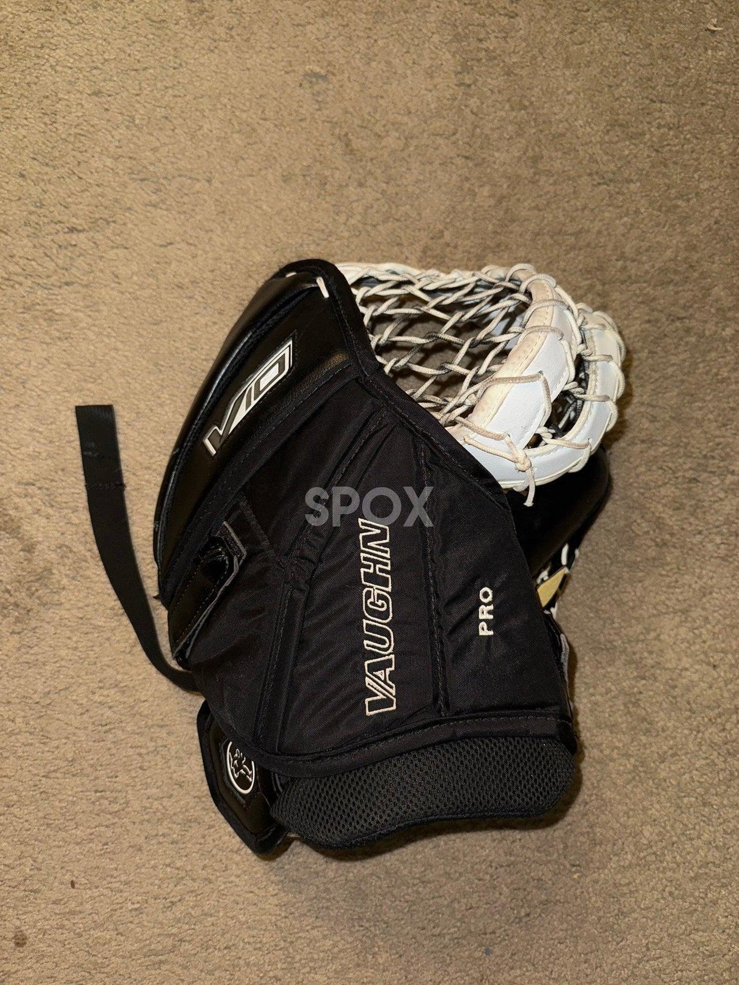 Vaughn V9 Pro Carbon Goalie Full Set – 34+2 | Pro Stock | Game-Ready