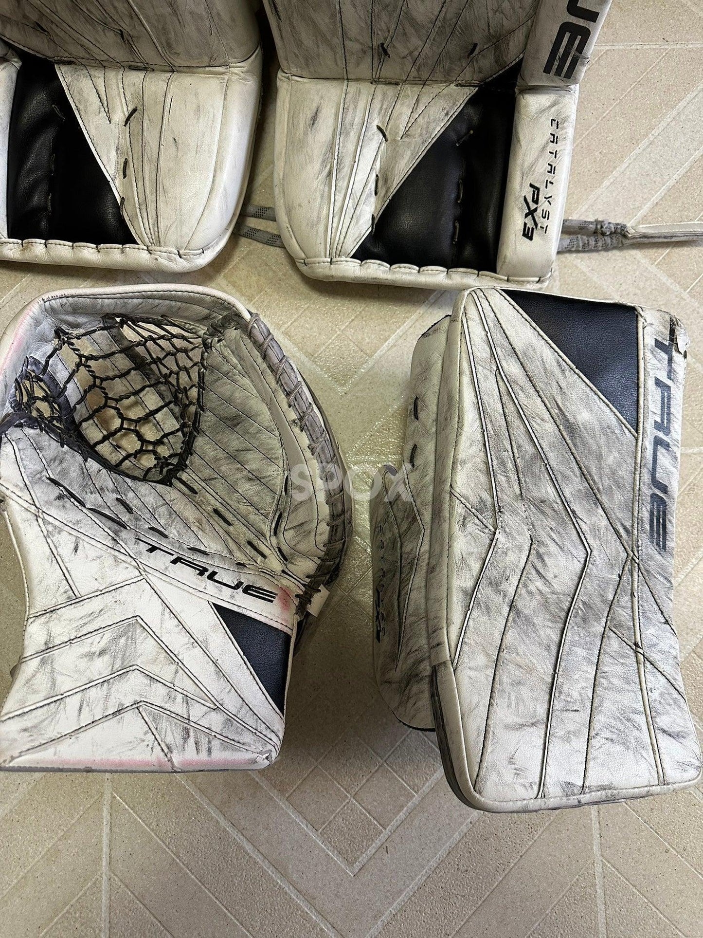 TRUE Pro Stock Catalyst PX3 Goalie Leg Pads (Used) – 34” +2 | Senior | White