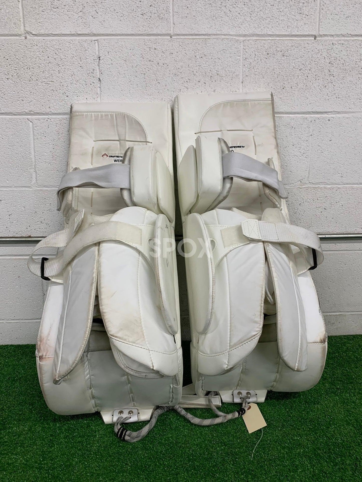 White 33" Senior True Catalyst PX5 Goalie Leg Pads – Pro Stock (Used)