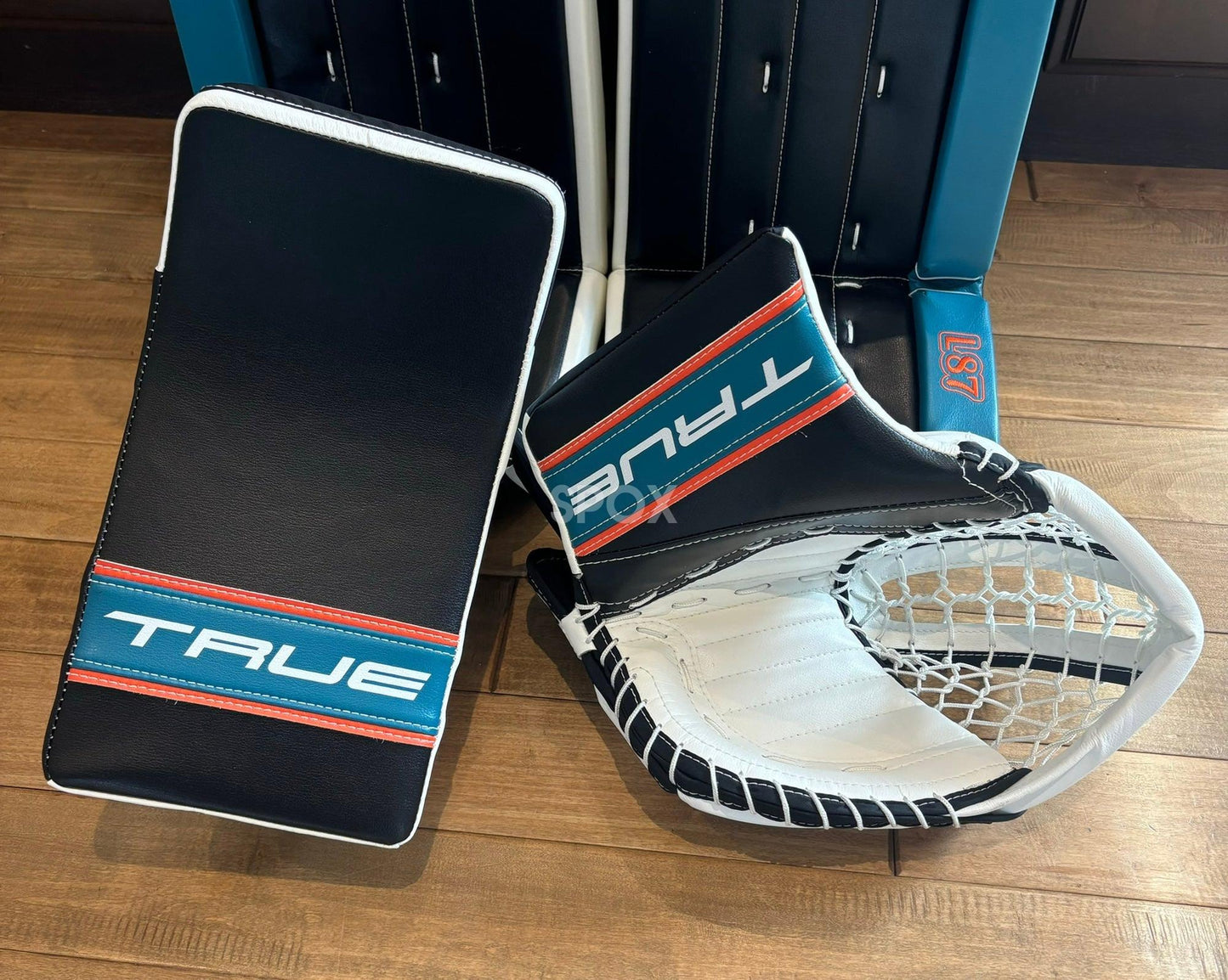 Brand New 33+1.5 True Catalyst PX5 L87 Pro Goalie Pads & Gloves Full Set – 2025 Release!