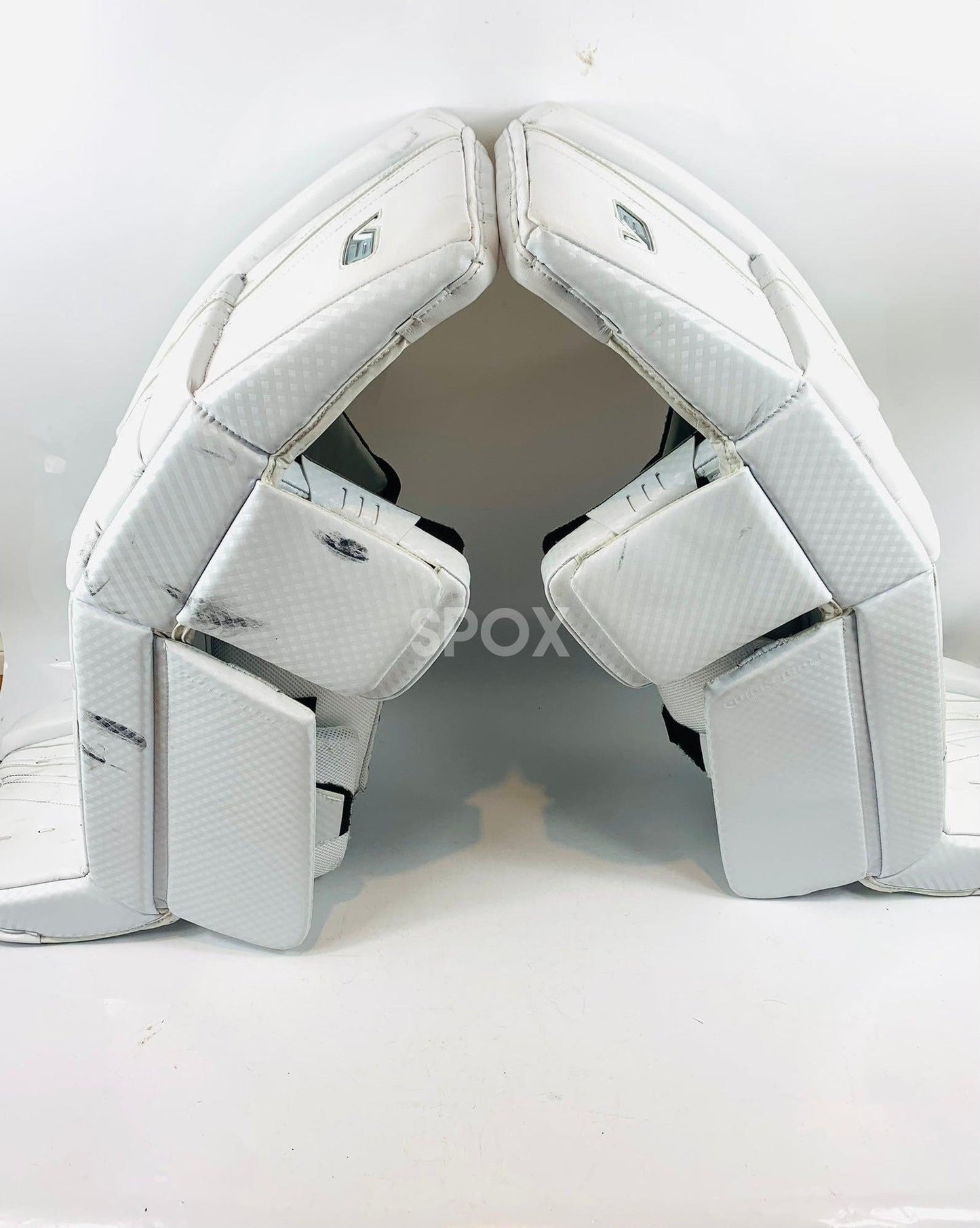 Vaughn Velocity V9 Pro Carbon Goalie Leg Pads – 34" Senior +2 | Game-Ready White