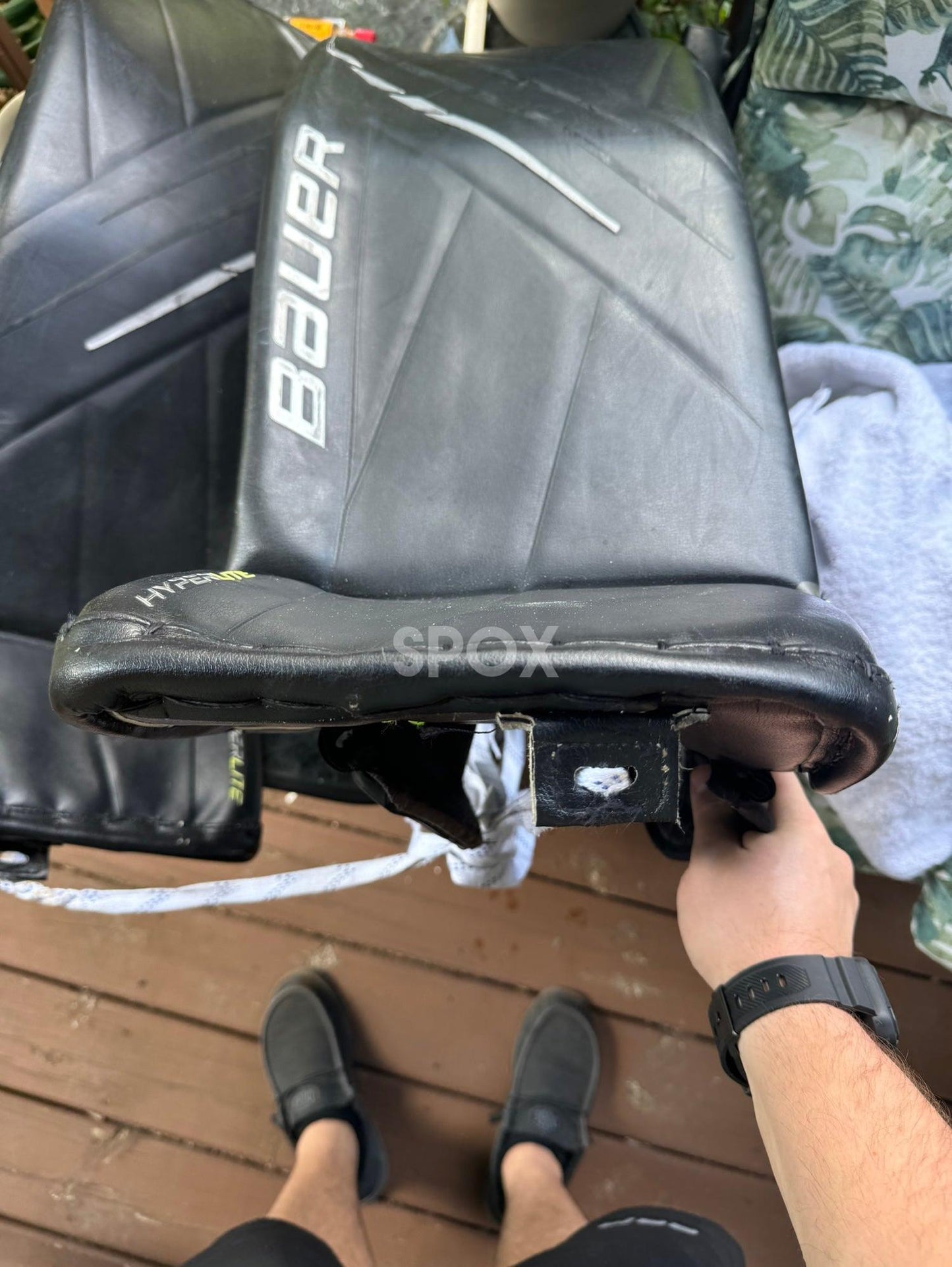 Bauer Hyperlite Senior Goalie Leg Pads – Small | Black