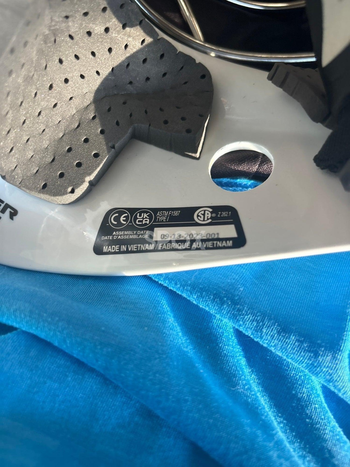 Used Senior Bauer 950 Goalie Mask – Medium | Game-Ready Protection