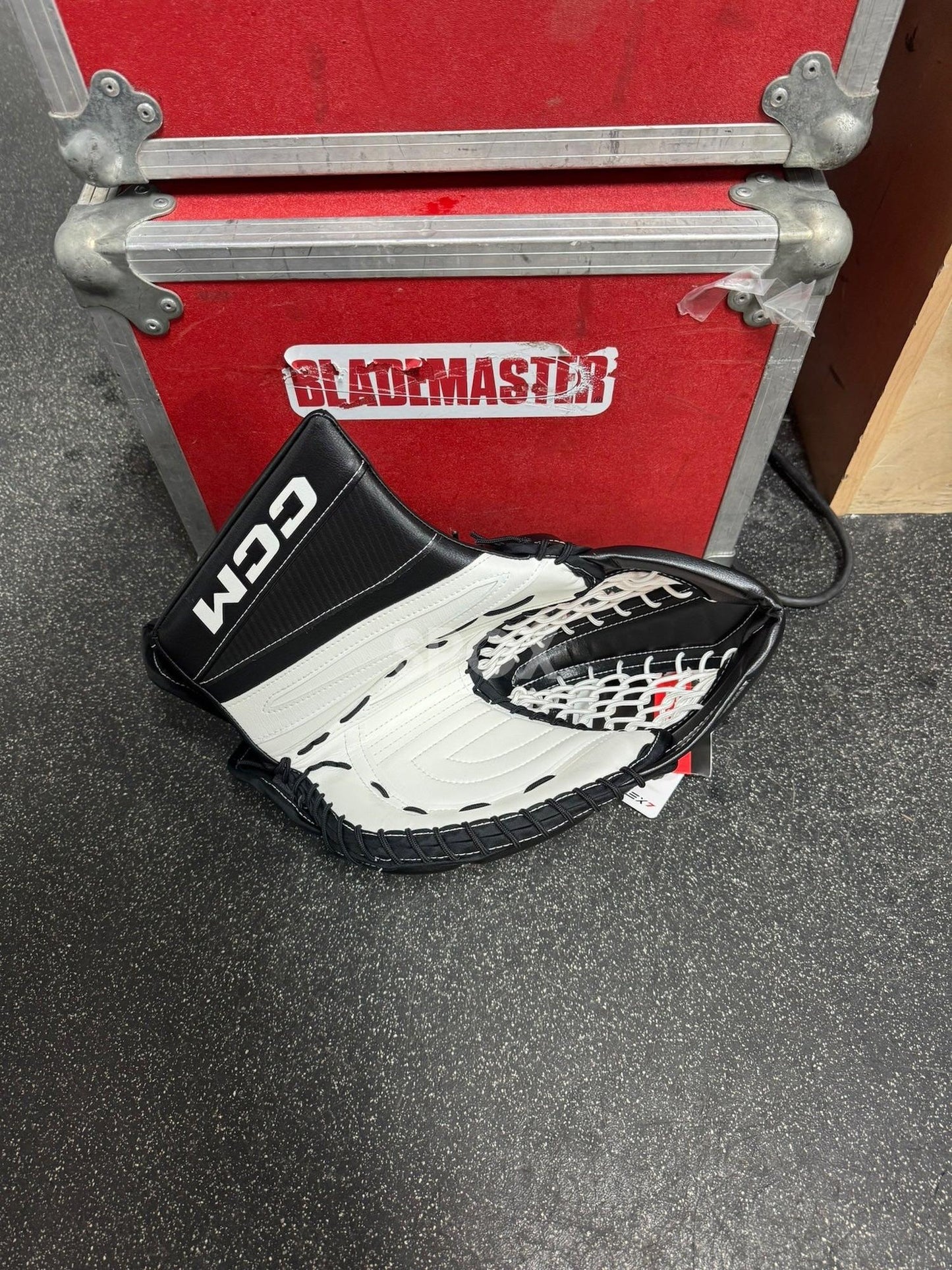 34+1 CCM Eflex 7 Regular Goalie Pads & Glove (New)