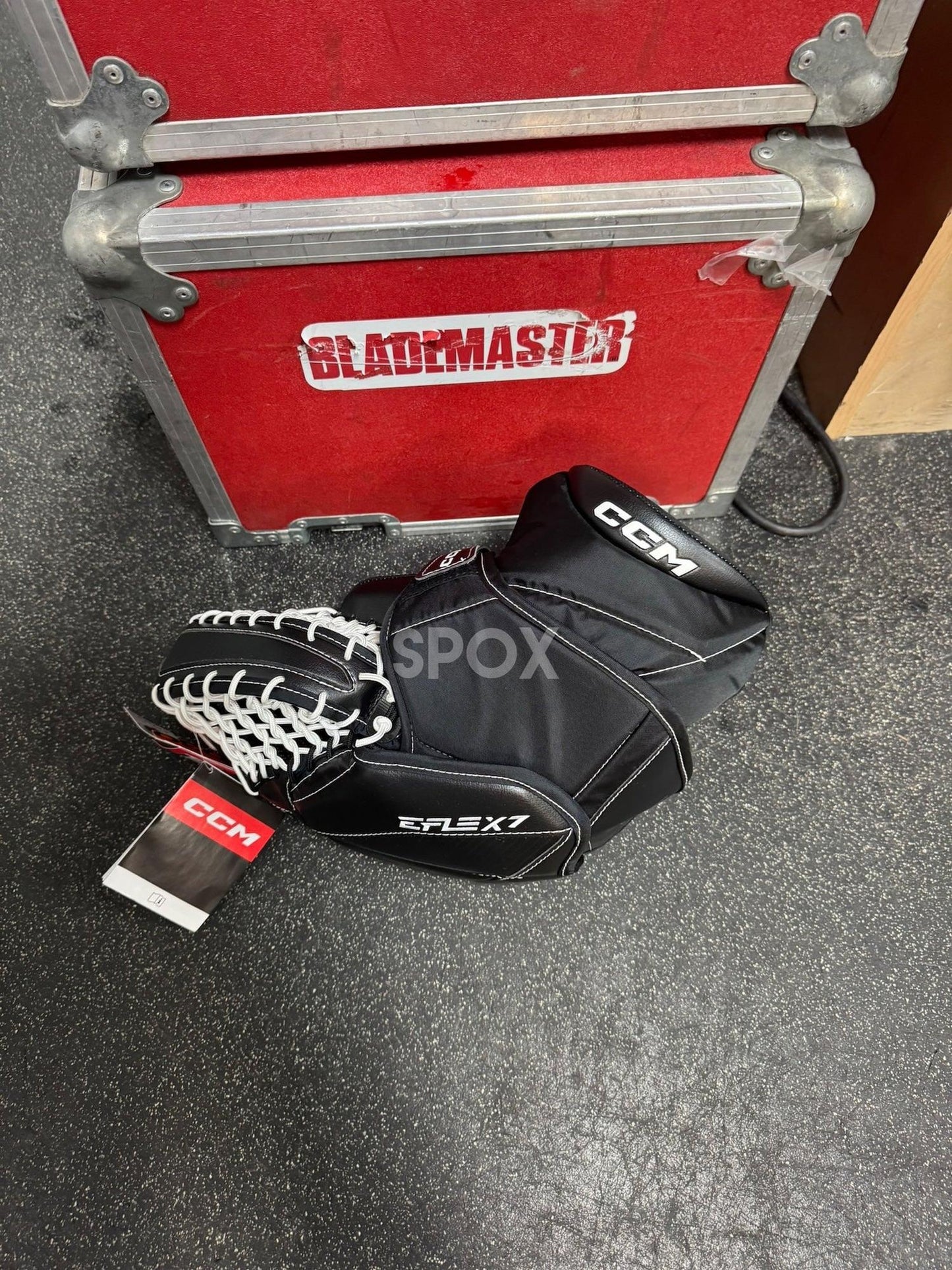 34+1 CCM Eflex 7 Regular Goalie Pads & Glove (New)