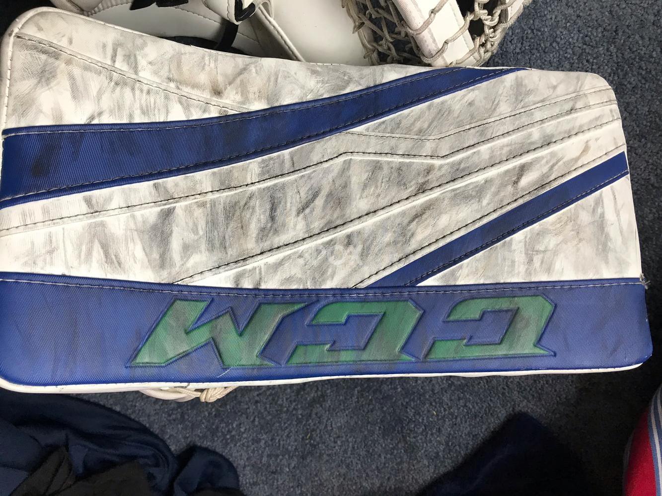 CCM Extreme Flex III Leg Pads + Glove/Blocker (Pro Stock) – Senior 35" | Excellent Condition