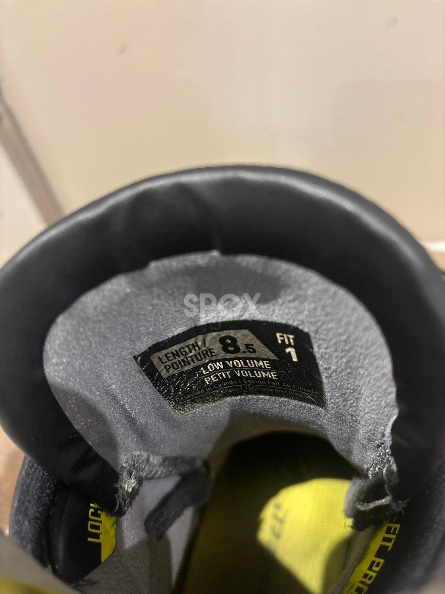 Bauer Vapor Hyperlite 2 Hockey Skates Size 8.5 Fit 1 (Blades included)