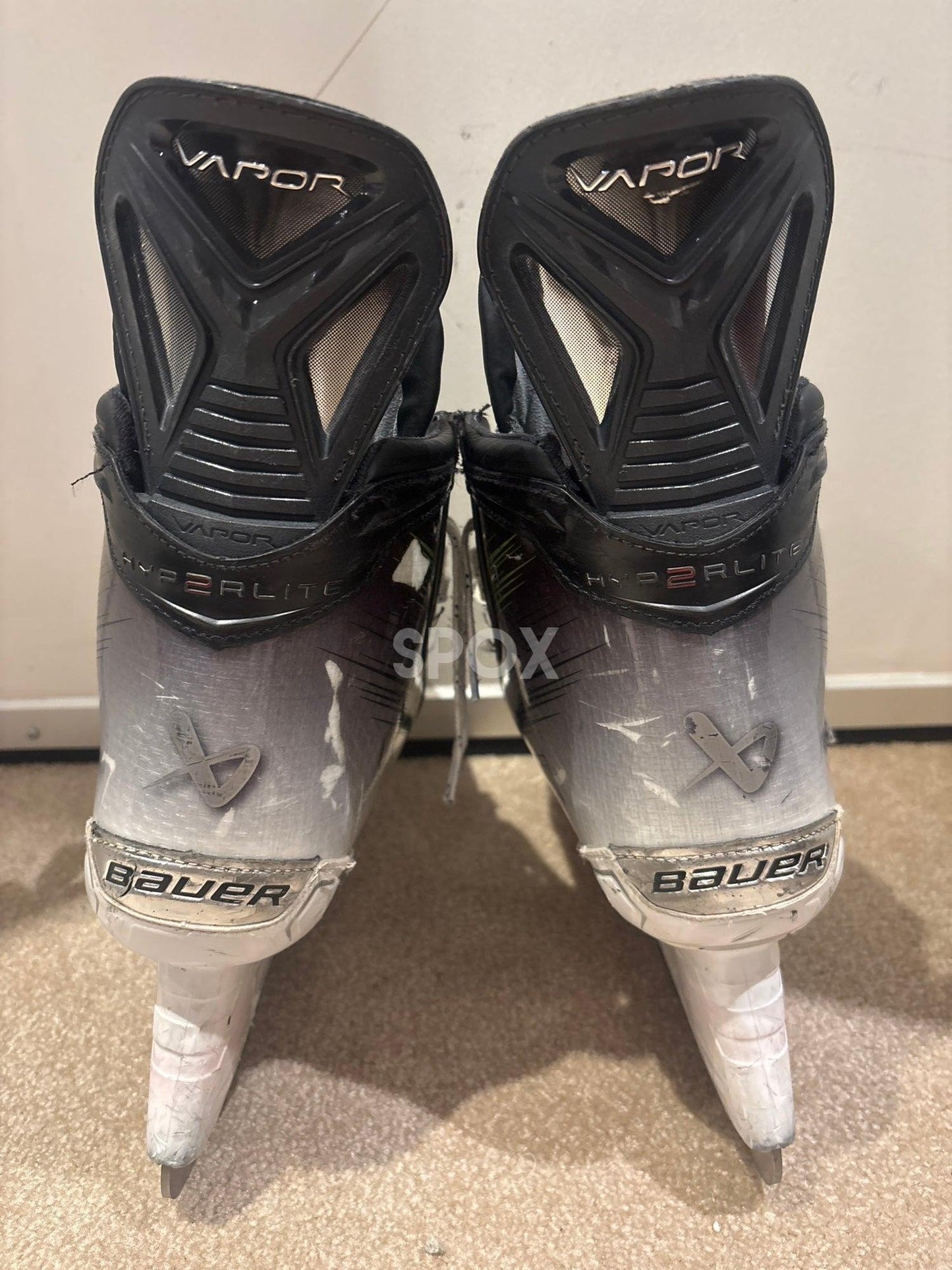 Bauer Vapor Hyperlite 2 Hockey Skates Size 8.5 Fit 1 (Blades included)