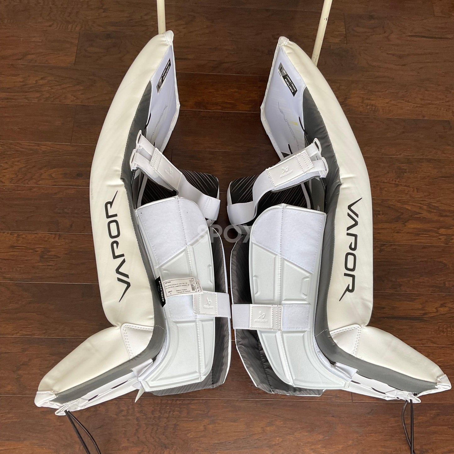 NEW Bauer Hyperlite 2 Goalie Pads – All White – Large (35+1)
