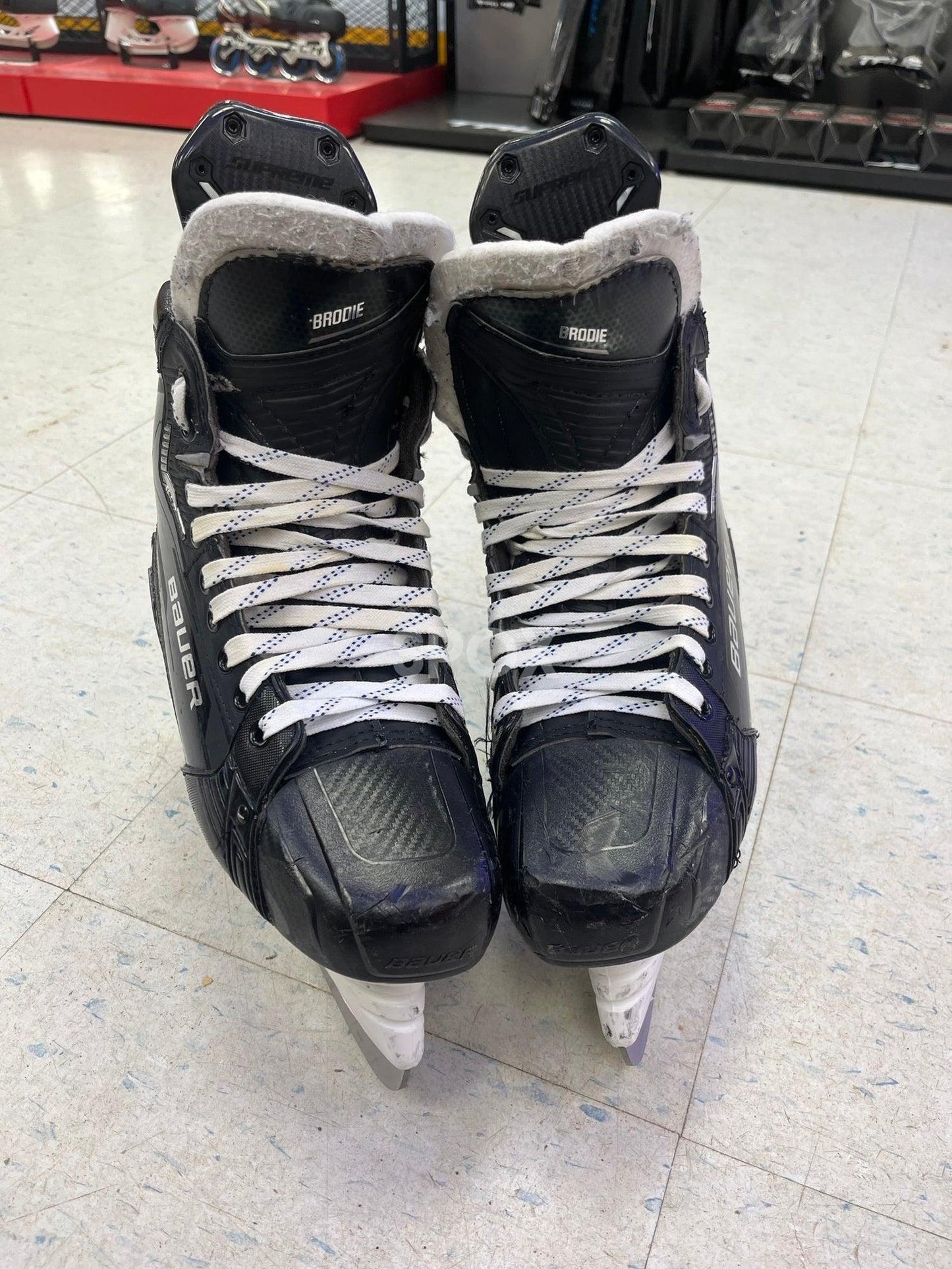 TJ Brodie Toronto Maple Leafs Bauer Supreme Mach Hockey Skates – Senior 9 | Regular Width | Pro Stock