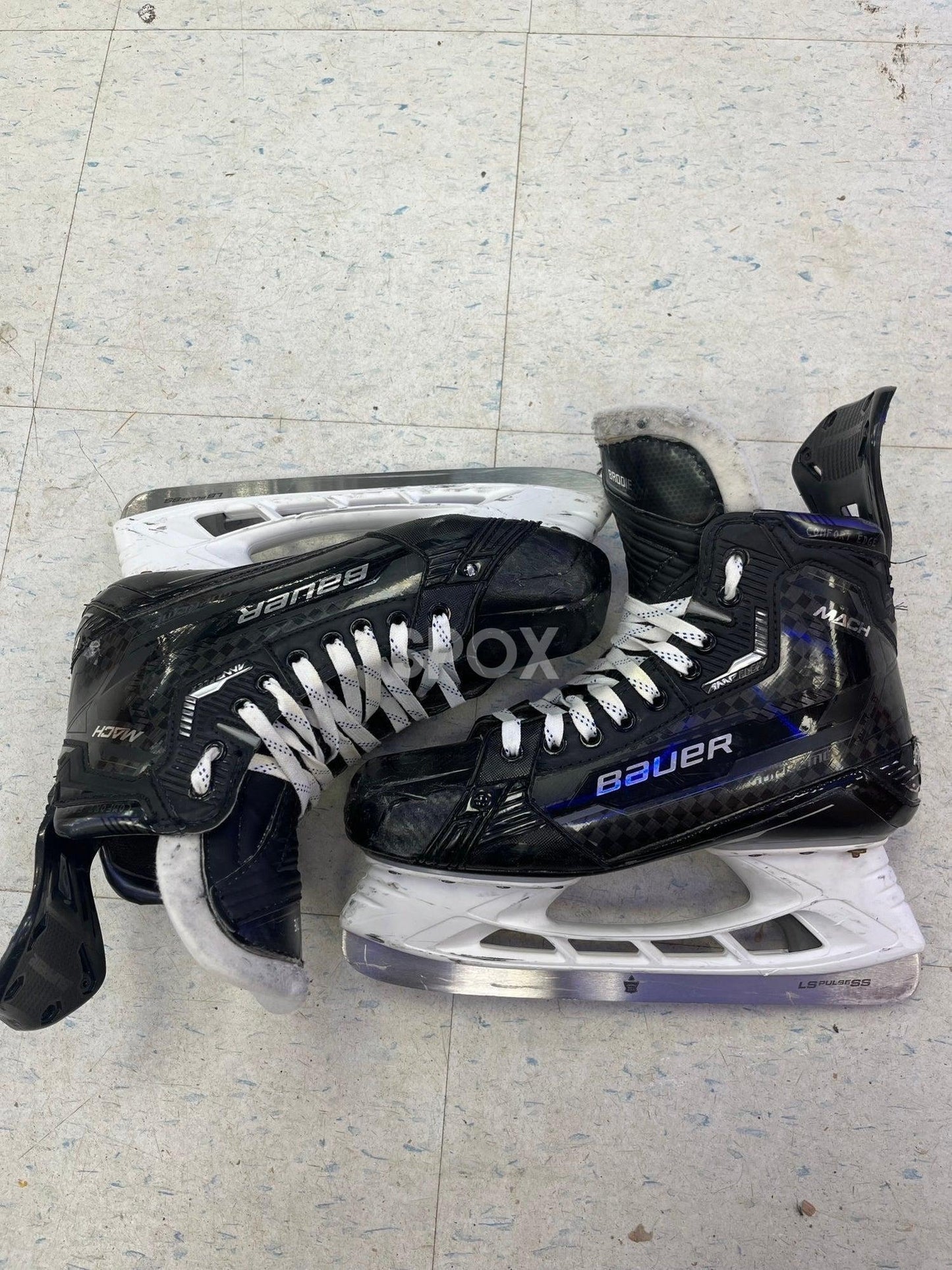 TJ Brodie Toronto Maple Leafs Bauer Supreme Mach Hockey Skates – Senior 9 | Regular Width | Pro Stock