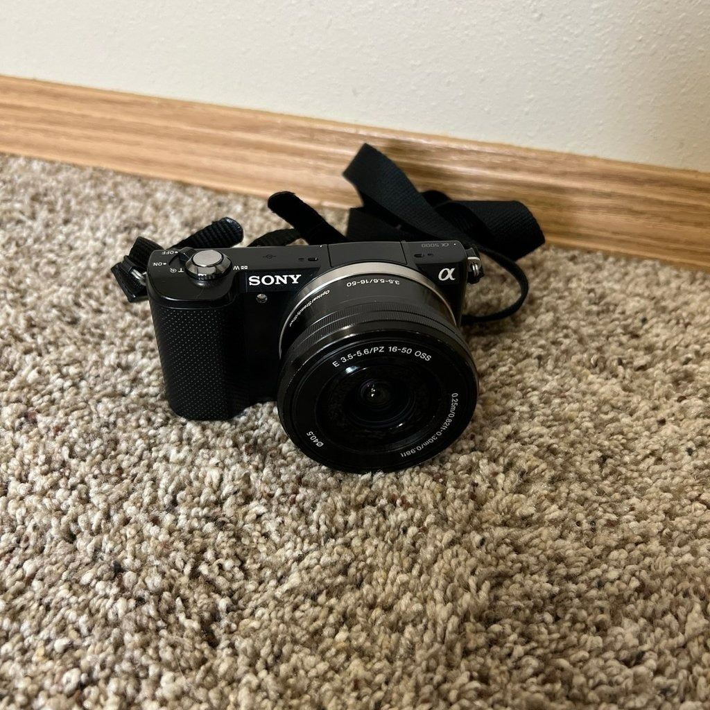 Used Sony A5000 Mirrorless Camera | 20.1MP 🍇📷