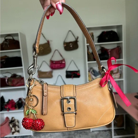 Y2K Coach Demi Buckle Tan Leather Bag🌲🍀