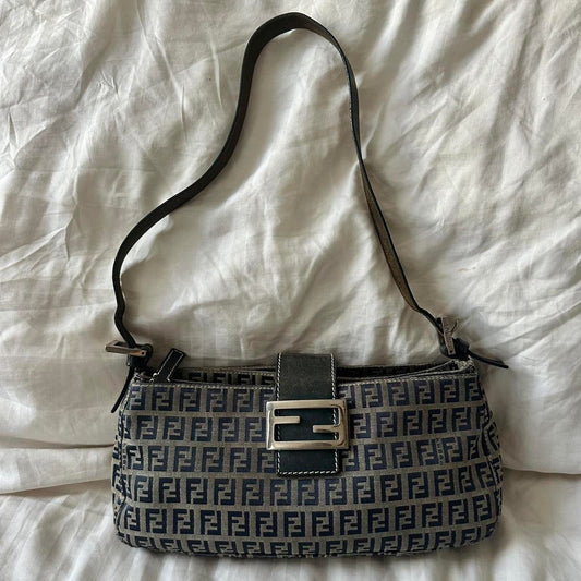 🍇💜Preowned NAVY FENDI BAGUETTE🍇💜