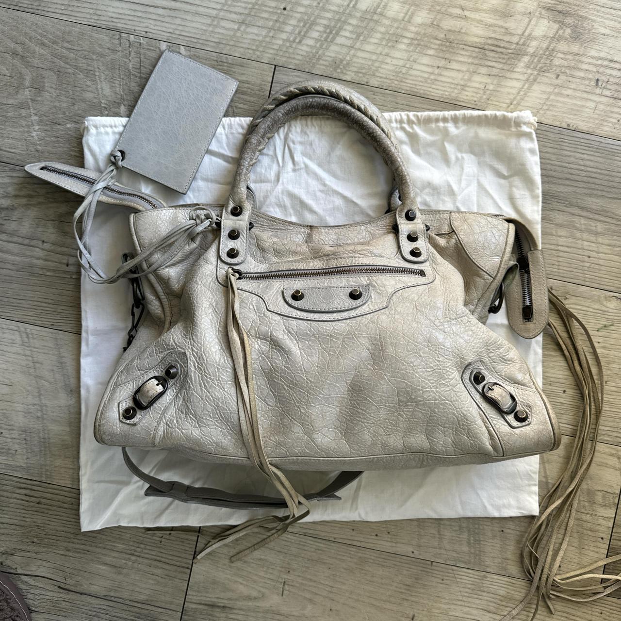 Preowned Authentic balenciaga city bag light 🥬🎄