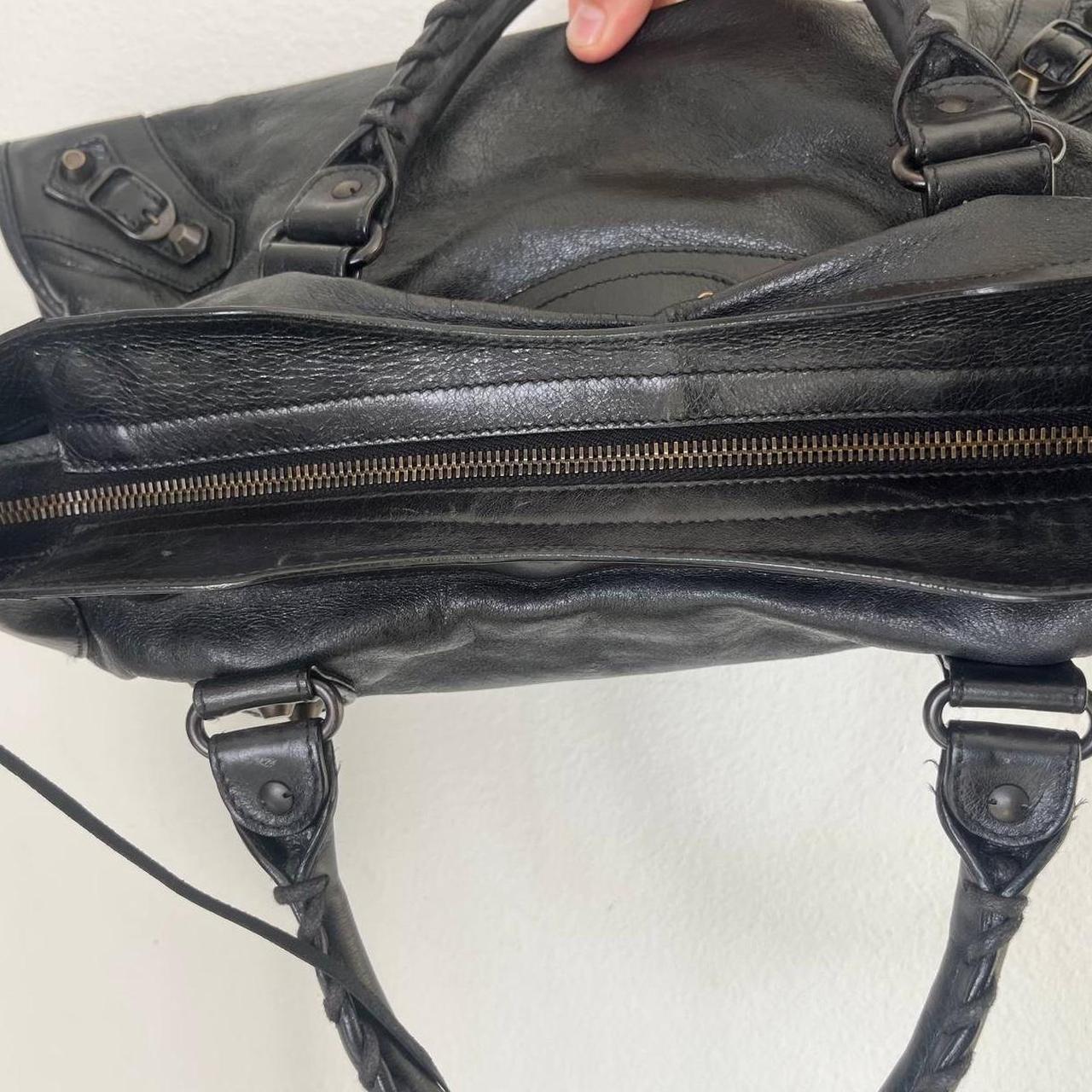 🥬🎄Preowned Authentic black Balenciaga city bag🥬🎄