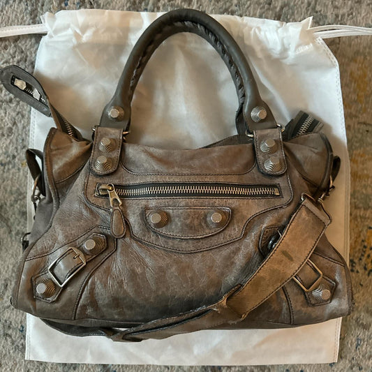 Preowned Authentic balenciaga city bag giant in faded grey🪻🍃